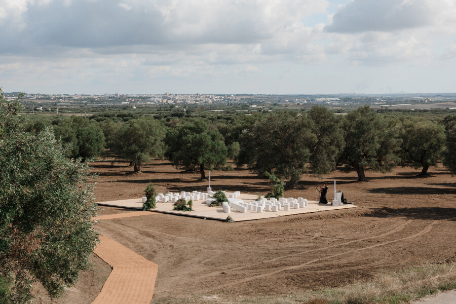 An Immersive Wedding in Puglia with Sculptural Tables and Artful Florals
