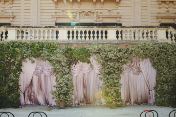 A Cinematic Wedding with Sculptural Installations & a Vibrant Palette in Sicily