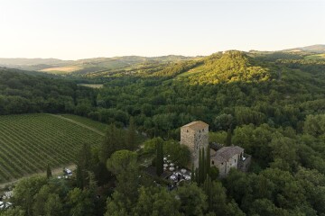 A Danielle Frankel Bride’s Tuscan Wedding in a Medieval Castle