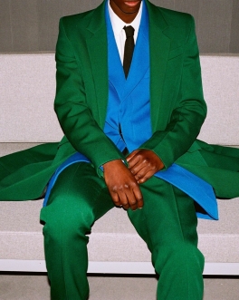 Colorful Suits for Grooms that are Perfect for Summer Wedding