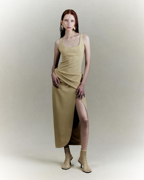 Best Beach Wedding Bridesmaid Dresses | Beach Vibe Dresses | Tropical Gowns