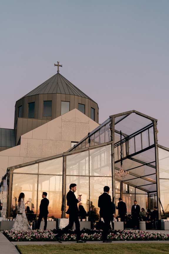 Unconventional Wedding with Sunrise Ceremony, Two Aisles and Brides in Pajamas | Interview With the Bride About Planning Details