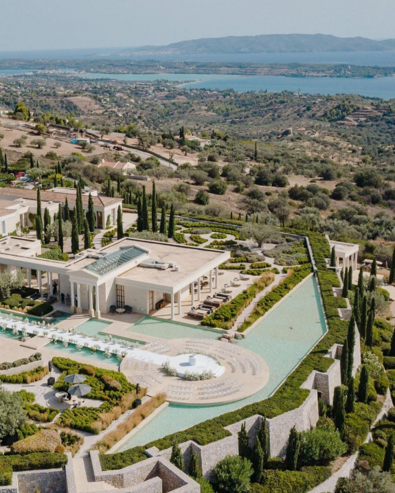 Destination Wedding Etiquette | Who Pays for Destination Weddings | Rules & Protocol