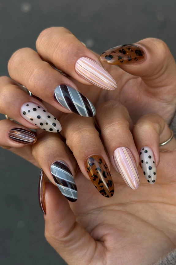 Trend: Striped Nails