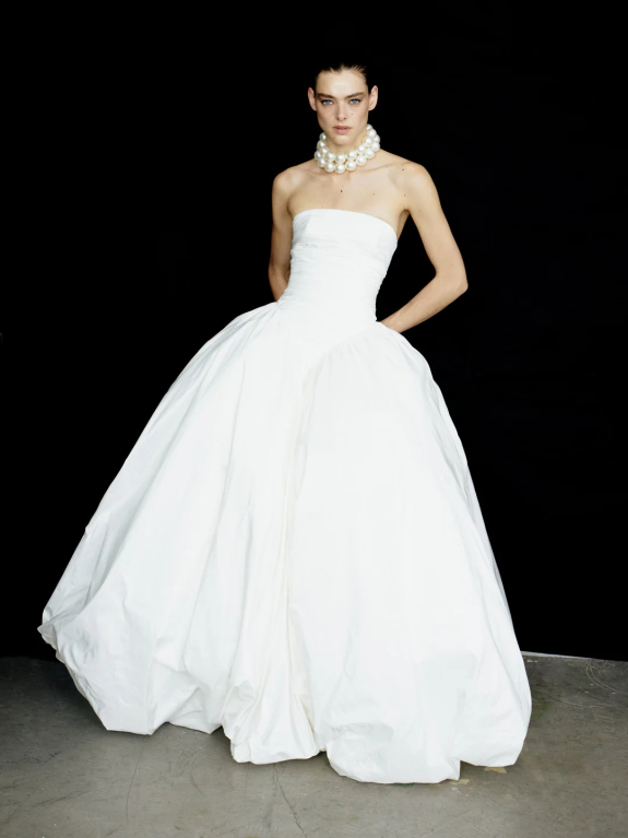 Modern Pearls: Elevating Your Bridal Look with this Timeless Accessory