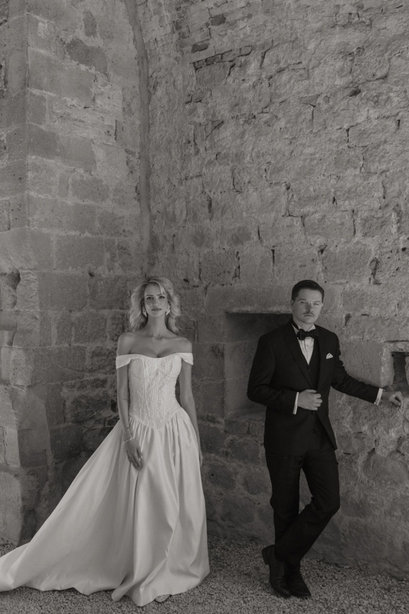 A Sculptural Golden Hour Wedding Along the Cliffs of Cabo