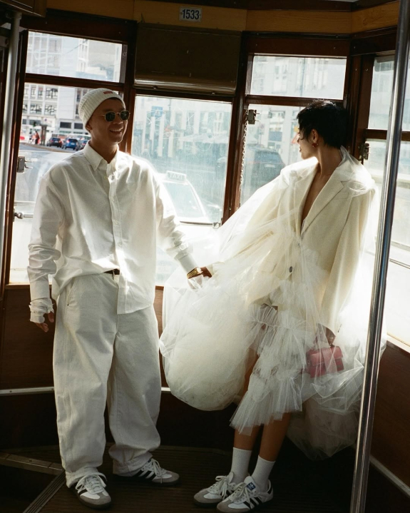 40 Fashionable Food-Infused Wedding Photography Ideas That Serve Style