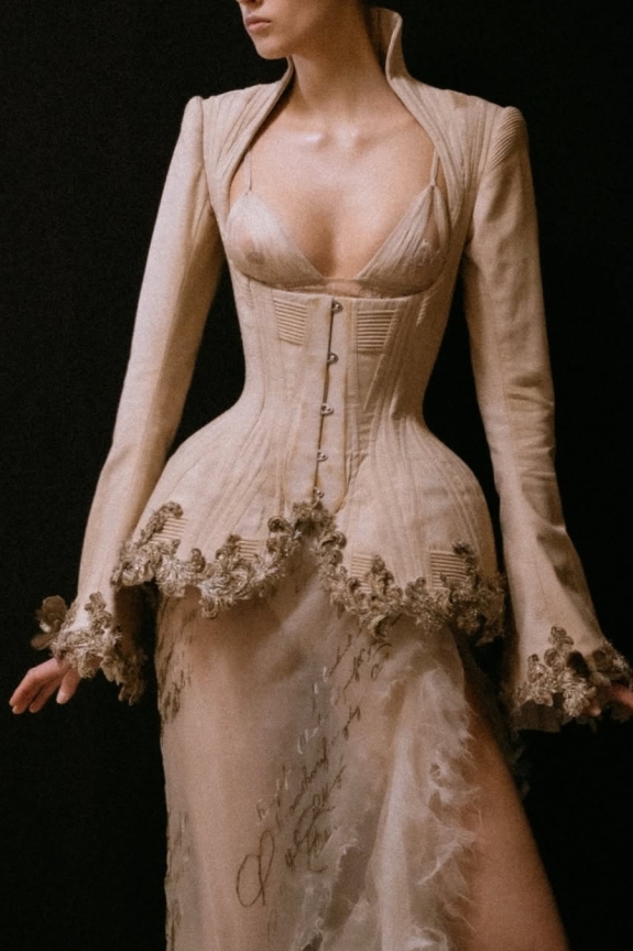 The Do’s and Dont's of Getting Ready Photos