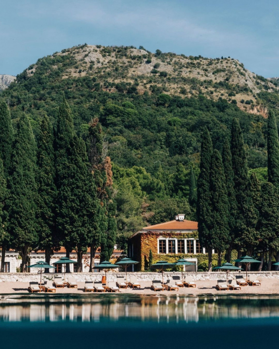 Everything to Know About "Earlymoons"