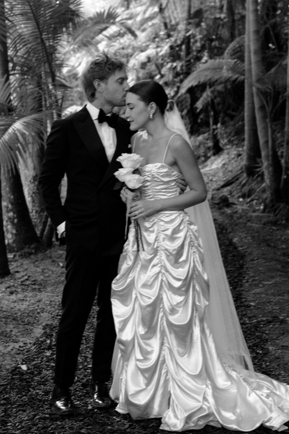 Wedding Story Under the Palm Trees in Australia | Real Wedding: Grace & Josh