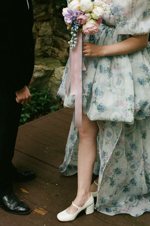 Dollhouse inspired wedding | Interview with the real bride about planning, finding outfits and coping with stress