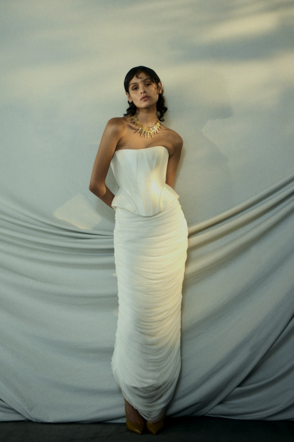 30 Breathtaking Bridal Dresses for a Wedding in Spain