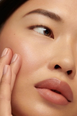 7 Iconic Nude Lipstics for a Bridal Look