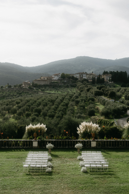 Intimate Wedding in Tuscany's Breathtaking Scenery