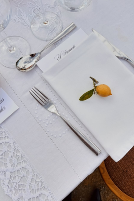 40 Place Settings Trends in 2025 to Transform Your Wedding Table