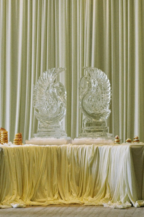 20 Stunning Ice Sculpture Ideas for Your Wedding