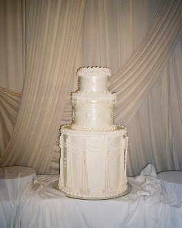 10 Major Wedding Cake Trends for 2025