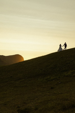 Why Nature Is the Best Backdrop for Your Wedding Photos