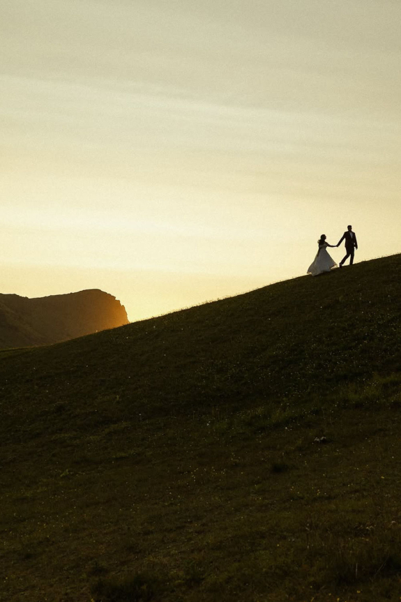 Why Nature Is the Best Backdrop for Your Wedding Photos
