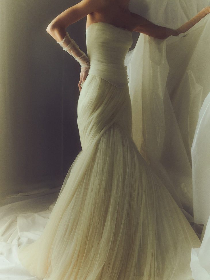 Best Wedding Dress Styles for Hourglass Body Type | THE WED
