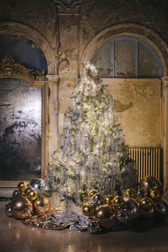 Christmas-Inspired Bridal Editorial in Antique Space