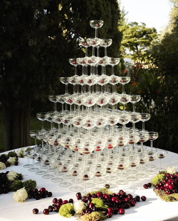 40 Trendy Ideas for Serving Your Wedding Cocktails