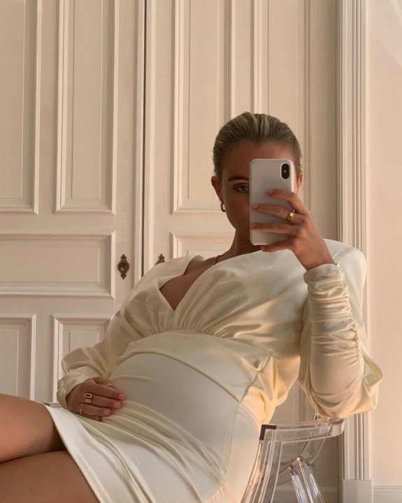 Here Are Summer Maternity Dresses For Wedding Guests
