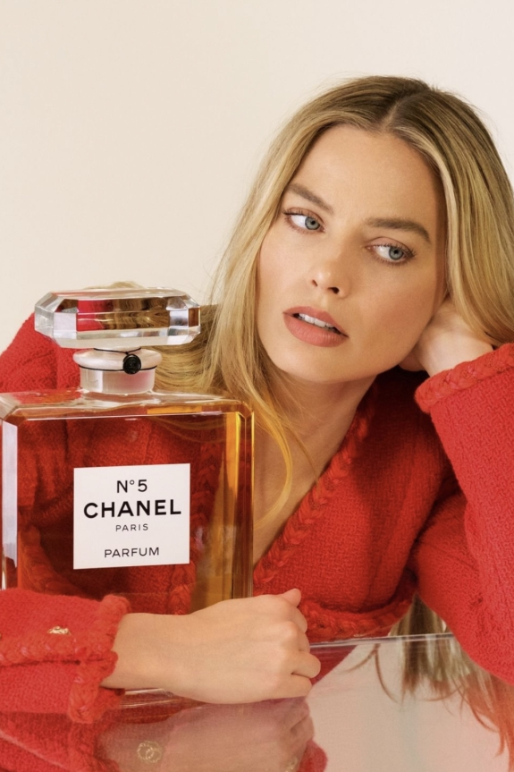 Margot Robbie Announced as the New Face of Chanel No.5