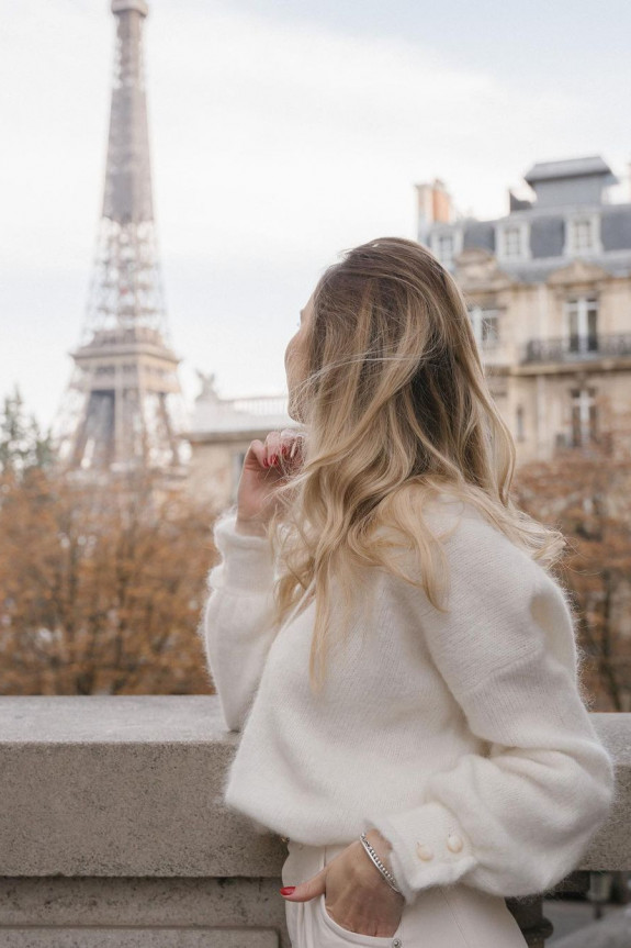 "My Photography is About Love". Photographer Anastasia Abramova-Guendel about Paris and Weddings
