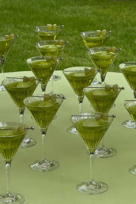 What’s on the Menu? 8 Wedding Cocktail & Catering Trends for Summer 2026