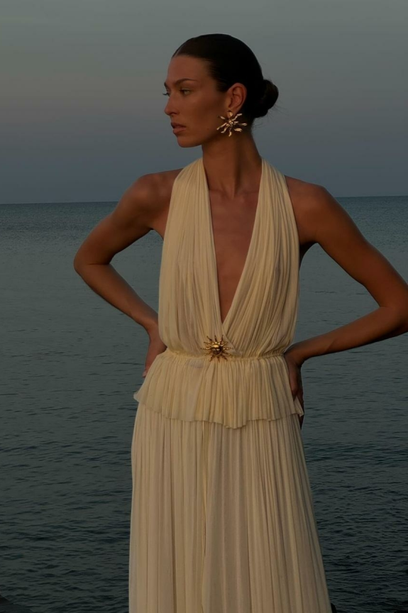 18 Dresses for a Tropical Honeymoon