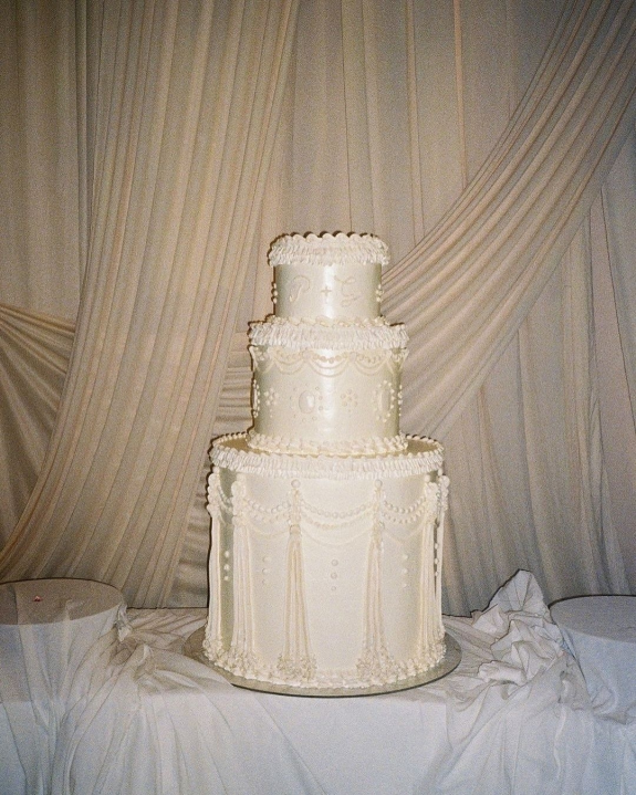 10 Major Wedding Cake Trends for 2025