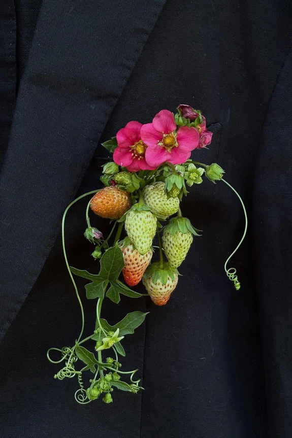 Trend: Artistic Boutonnières