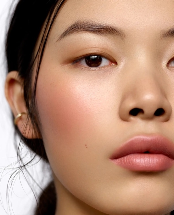 Essential Tips for Sweat-Proof Summer Makeup