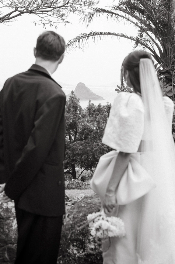 A Bold & Artfully Designed Wedding on the Lush Tropical Shores of Oahu, Hawaii
