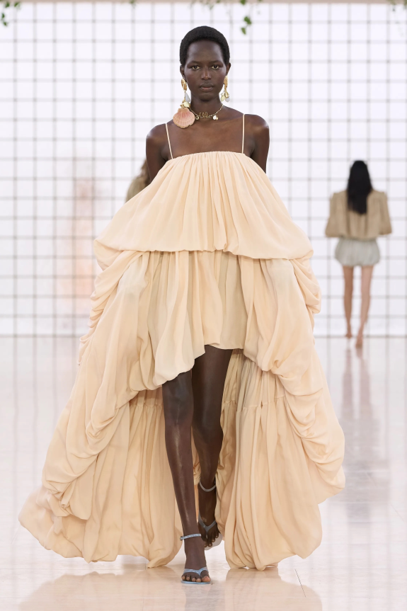 Chloé Unveils Spring/Summer 2025 RTW Collection