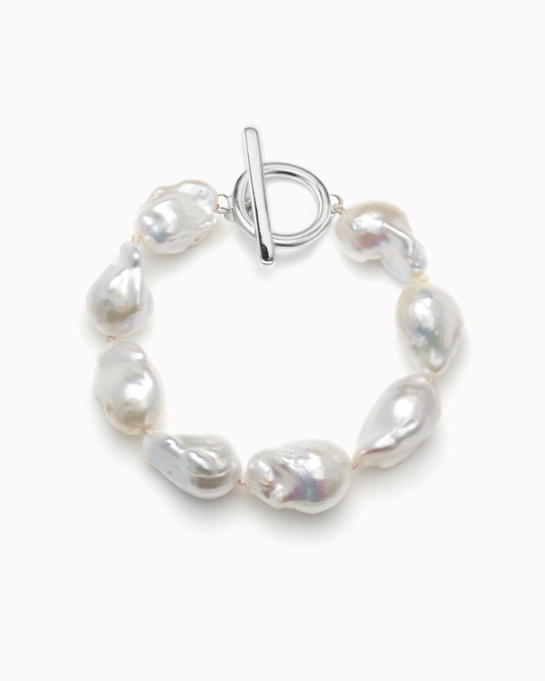 Pearl jewelry for the wedding