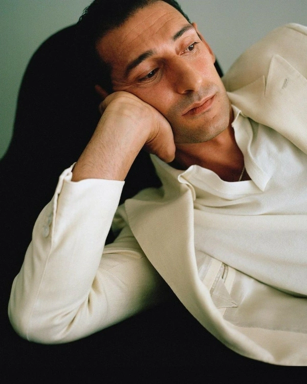 16 White Suits for Grooms — photo 2