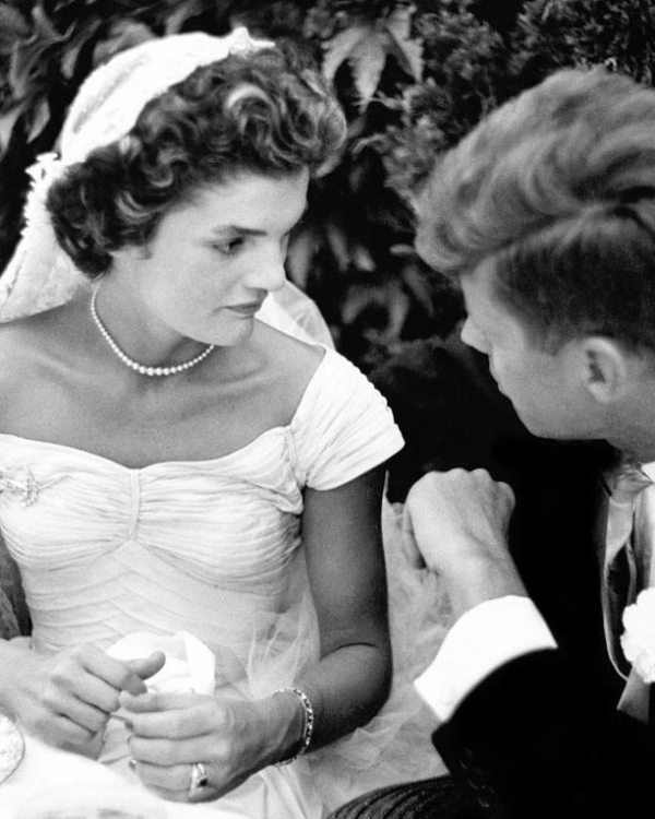 Сelebrity Engagement Rings That We Fell in Love With — photo 2