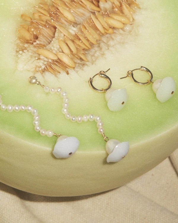 Pearl jewelry for the wedding