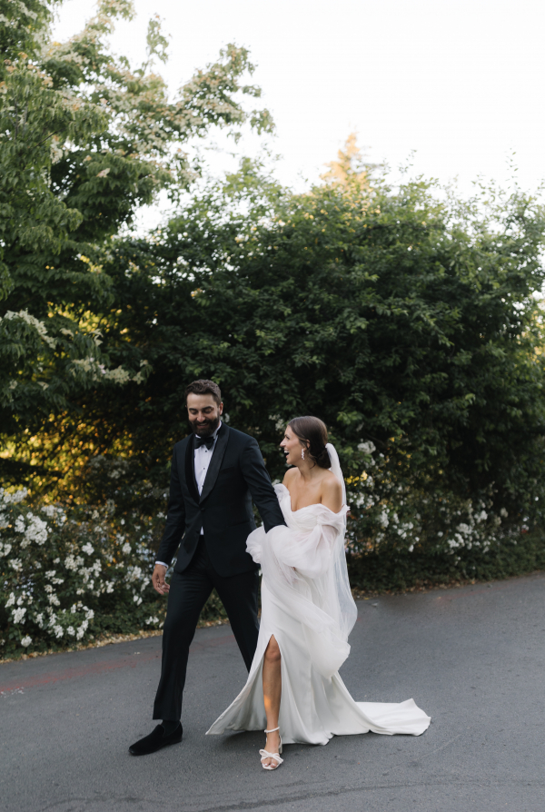 Serena & Jacob’s Botanical Gardens Wedding| Photos | Wedding Venues in McMenamins Edgefield