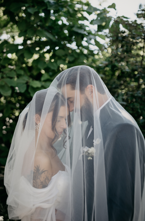 Serena & Jacob’s Botanical Gardens Wedding| Photos | Wedding Venues in McMenamins Edgefield