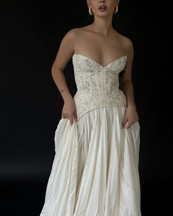 Lace As a Modern Bridal Style Trend | Wedding Lace Gowns Inspo