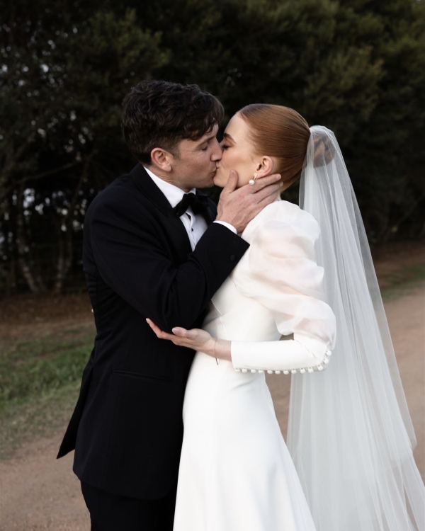 Beautiful Garden Wedding | Wedding Tent, Flower Cake and Eternal Love