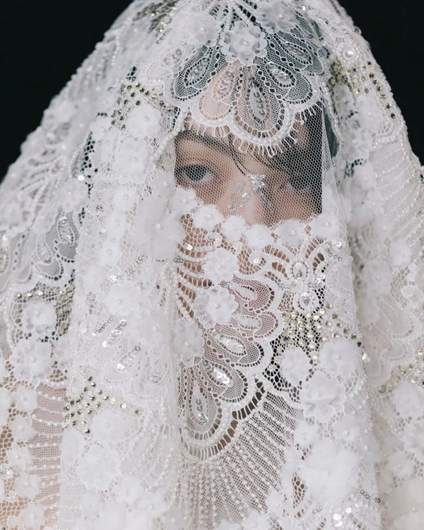 Bridal Trend: Lace Made Modern — photo 1