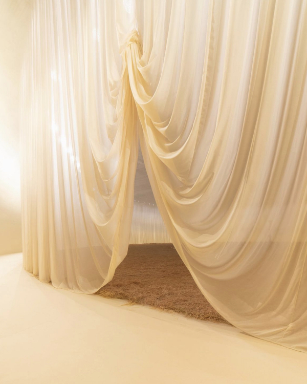 Draped Fabric Wedding Decor | Trendy Fabric and Tulle Wedding Decorations