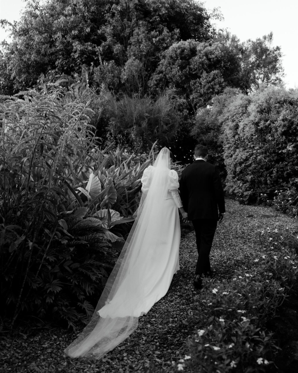 Beautiful Garden Wedding | Wedding Tent, Flower Cake and Eternal Love