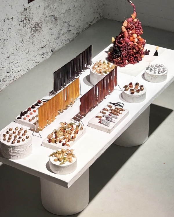 Beautiful Dessert Table Styling | Table with Treats and Cakes for Wedding