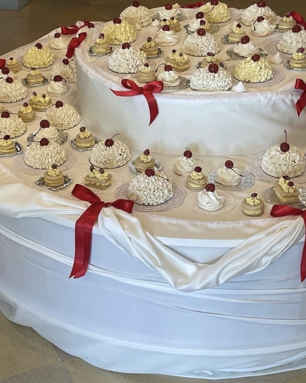 Beautiful Dessert Table Styling | Table with Treats and Cakes for Wedding