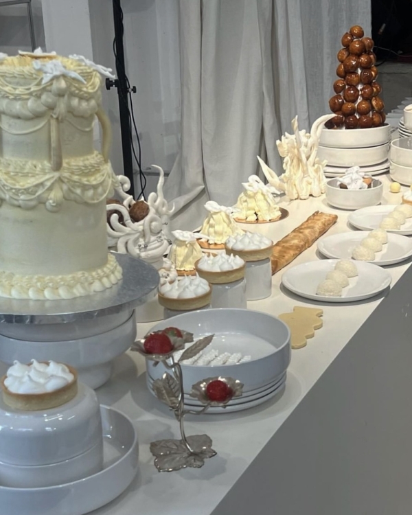 Beautiful Dessert Table Styling | Table with Treats and Cakes for Wedding